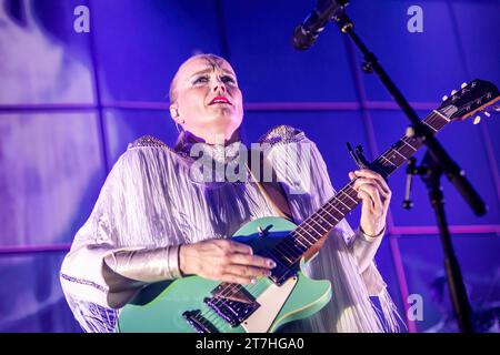 Oslo, Norvegia. 15 ottobre 2023. La cantante, cantautrice e musicista norvegese Ane Brun esegue un concerto dal vivo al Sentrum Scene di Oslo. (Foto: Gonzales Photo/Alamy Live News Foto Stock