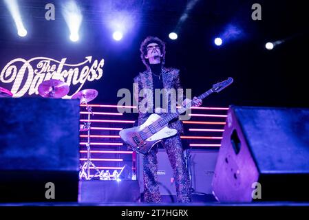 Nonantola, Italia. 15 novembre 2023. Frankie Poullain (The Darkness) Credit: Independent Photo Agency/Alamy Live News Foto Stock