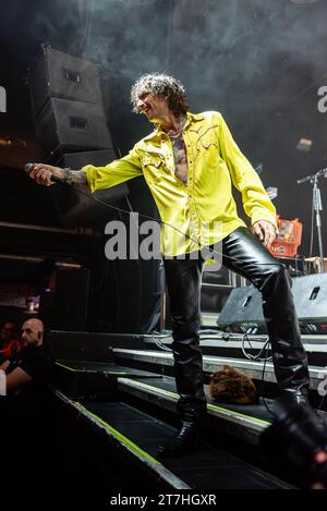 Nonantola, Italia. 15 novembre 2023. Justin Hawkins (The Darkness) Credit: Independent Photo Agency/Alamy Live News Foto Stock