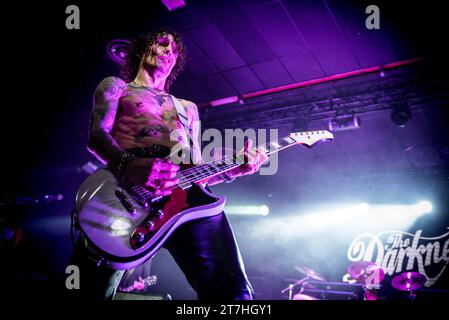 Nonantola, Italia. 15 novembre 2023. Justin Hawkins (The Darkness) Credit: Independent Photo Agency/Alamy Live News Foto Stock