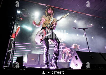 Nonantola, Italia. 15 novembre 2023. Justin Hawkins (The Darkness) Credit: Independent Photo Agency/Alamy Live News Foto Stock