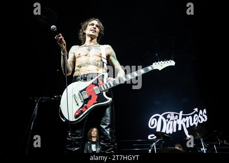 Nonantola, Italia. 15 novembre 2023. Justin Hawkins (The Darkness) Credit: Independent Photo Agency/Alamy Live News Foto Stock