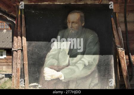 Ritratto di Dostoevskij sulla Casa degli scrittori nel villaggio di Kustendorf-Drvengrad, Mokra Gora, Serbia Foto Stock