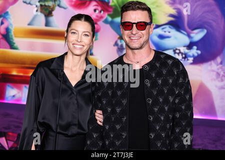 Hollywood, Stati Uniti. 15 novembre 2023. HOLLYWOOD, LOS ANGELES, CALIFORNIA, USA - 15 NOVEMBRE: Jessica Biel e il marito Justin Timberlake arrivano al Los Angeles Special Screening della DreamWorks Animation e della Universal Pictures 'Trolls Band Together' tenutosi al TCL Chinese Theatre IMAX il 15 novembre 2023 a Hollywood, Los Angeles, California, Stati Uniti. (Foto di Xavier Collin/Image Press Agency) credito: Image Press Agency/Alamy Live News Foto Stock