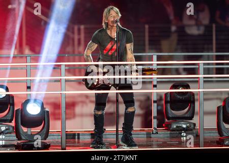 Las Vegas, Stati Uniti. 15 novembre 2023. Keith Urban si esibisce durante una cerimonia di apertura del Gran Premio di Formula uno di Las Vegas al Las Vegas Strip Circuit di Las Vegas mercoledì 15 novembre 2023. Foto di Greg Nash/UPI Credit: UPI/Alamy Live News Foto Stock