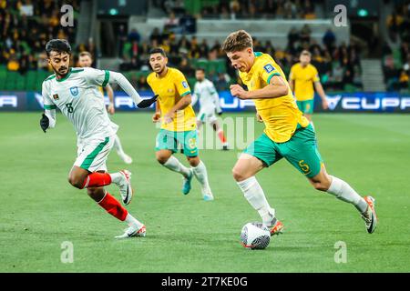 Melbourne, Victoria, Australia. 16 novembre 2023. MELBOURNE, AUSTRALIA - 16 NOVEMBRE: Jordan Bos of Australia durante la partita di qualificazione della Coppa del mondo FIFA 2026 tra Australia Socceroos e Bangladesh all'AAMI Park il 16 novembre 2023 a Melbourne, Australia (Credit Image: © Chris Putnam/ZUMA Press Wire) SOLO PER USO EDITORIALE! Non per USO commerciale! Foto Stock