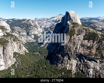 Half Dome e la Yosemite Valley viste da Glacier Point, Yosemite National Park, California, USA Foto Stock