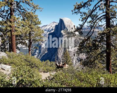 Half Dome e la Yosemite Valley viste da Glacier Point, Yosemite National Park, California, USA Foto Stock