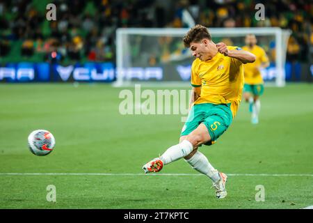 Melbourne, Victoria, Australia. 16 novembre 2023. MELBOURNE, AUSTRALIA - 16 NOVEMBRE: Jordan Bos of Australia durante la partita di qualificazione della Coppa del mondo FIFA 2026 tra Australia Socceroos e Bangladesh all'AAMI Park il 16 novembre 2023 a Melbourne, Australia (Credit Image: © Chris Putnam/ZUMA Press Wire) SOLO PER USO EDITORIALE! Non per USO commerciale! Foto Stock