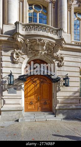 9 East 72nd Street, Henry T. e Jessie Sloane House, un punto di riferimento Beaux Arts eretto nel 1896, progettato da Carrère & Hastings. Foto Stock