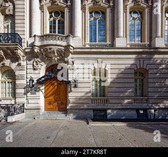 9 East 72nd Street, Henry T. e Jessie Sloane House, un punto di riferimento Beaux Arts eretto nel 1896, progettato da Carrère & Hastings. Foto Stock