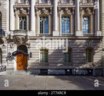 9 East 72nd Street, Henry T. e Jessie Sloane House, un punto di riferimento Beaux Arts eretto nel 1896, progettato da Carrère & Hastings. Foto Stock