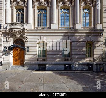 9 East 72nd Street, Henry T. e Jessie Sloane House, un punto di riferimento Beaux Arts eretto nel 1896, progettato da Carrère & Hastings. Foto Stock