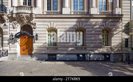 9 East 72nd Street, Henry T. e Jessie Sloane House, un punto di riferimento Beaux Arts eretto nel 1896, progettato da Carrère & Hastings. Foto Stock