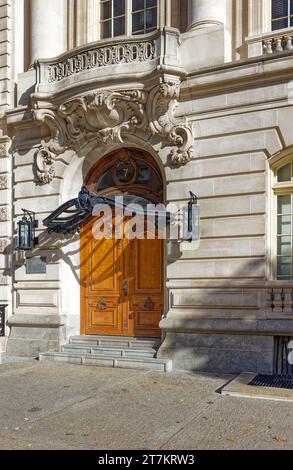 9 East 72nd Street, Henry T. e Jessie Sloane House, un punto di riferimento Beaux Arts eretto nel 1896, progettato da Carrère & Hastings. Foto Stock