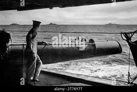 Triple Torpedo tubes su una nave da guerra della Royal Navy, una delle navi da guerra che contrastavano la minaccia di Mussolini di controllare il Mediterraneo durante la seconda guerra mondiale nel settembre 1940 Foto Stock