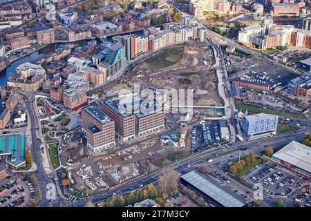 Aire Park, ex sito della tetley Brewery, Leeds City Centre, West Yorkshire, Inghilterra settentrionale, Regno Unito, sparato dall'alto Foto Stock