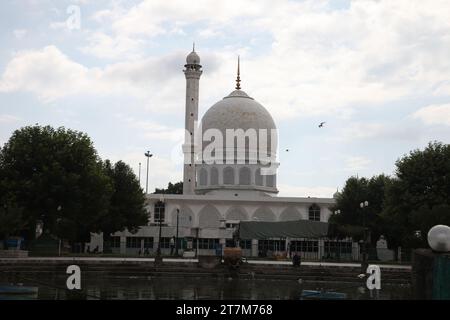 È considerato il santuario musulmano più sacro del Kashmir. Srinagar, India Srinagar, India Foto Stock