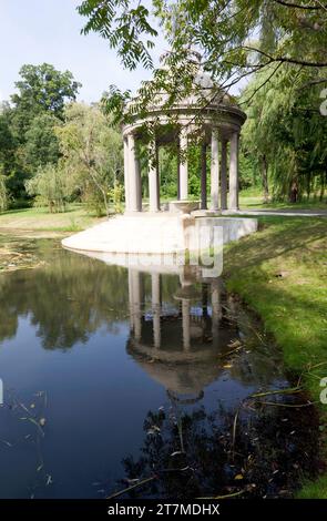 Il Larz Anderson Park è un parco boscoso, paesaggistico e acquatico di 64 ettari circa a Brookline, Massachusetts. Foto Stock