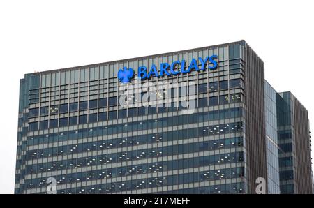 Londra, Regno Unito. 16 novembre 2023. Vista esterna del quartier generale di Barclays a Canary Wharf. Credito: Vuk Valcic/Alamy Foto Stock