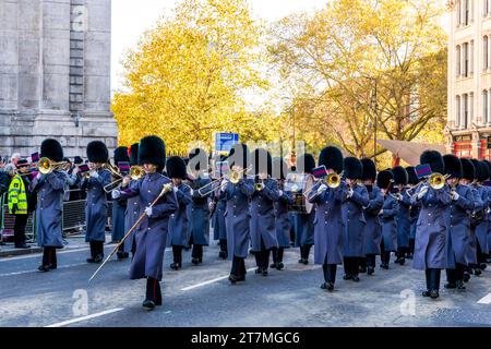 The Band of the Irish Guards Marching al Lord Mayor's Show, Londra, Regno Unito Foto Stock