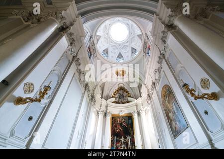 Asciano, Italia la suggestiva chiesa in stile barocco ristrutturata nel 1772 all'interno del Monastero di Oliveto, Abbazia di Monte Oliveto maggiore. Foto Stock