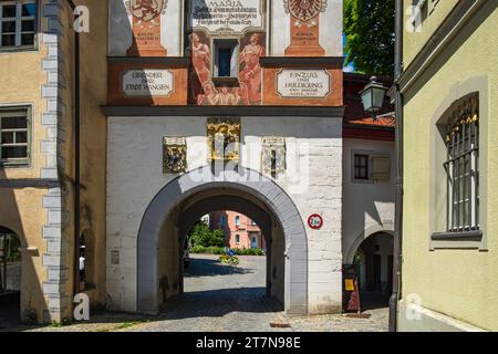 Il Frauentor del XIV secolo, noto anche come porta di Ravensburg, nella città vecchia di Wangen im Allgäu, alta Svevia, Germania. Foto Stock