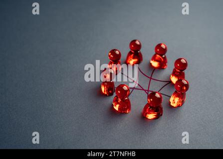 Persone connesse nel team. Riunione d'affari. Relazioni reciproche. Cooperazione e comunicazione all'interno della squadra. Coordinamento e partenariato. Unity e c Foto Stock