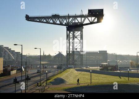 Una vista dell'iconica gru Clydeport Finnieston, nota anche come gru Stobcross a Glasgow, Scozia. Foto Stock