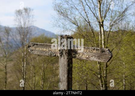 Indicazione del percorso vicino a Inversnaid nel Loch Lomond e al Trossachs National Park, Scozia. Foto Stock