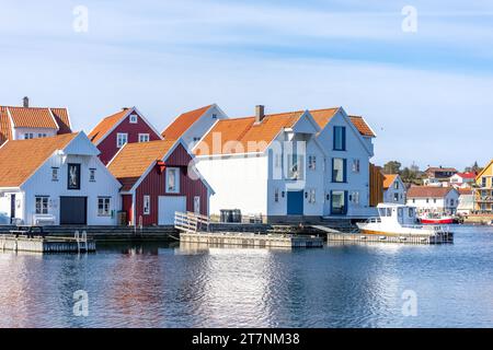 Case tradizionali in legno sul lungomare, Skudeneshavn, Isola di Karmøy, Contea di Rogaland, Norvegia Foto Stock