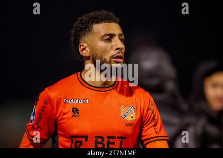 Maassluis, Paesi Bassi. 16 novembre 2023. MAASSLUIS, PAESI BASSI - 16 NOVEMBRE: Achraf Douiri è deluso dalla sconfitta durante il primo turno della Toto KNVB Cup tra Excelsior Maassluis e FC Volendam allo Sportpark Dijkpolder il 16 novembre 2023 a Maassluis, Paesi Bassi (foto di Hans van der Valk/Orange Pictures) credito: Orange Pics BV/Alamy Live News Foto Stock