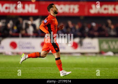 Maassluis, Paesi Bassi. 16 novembre 2023. MAASSLUIS, PAESI BASSI - 16 NOVEMBRE: Robin Maulun dell'FC Volendam entra nel ptich durante il primo round della Toto KNVB Cup tra Excelsior Maassluis e FC Volendam allo Sportpark Dijkpolder il 16 novembre 2023 a Maassluis, Paesi Bassi (foto di Hans van der Valk/Orange Pictures) credito: Orange Pics BV/Alamy Live News Foto Stock