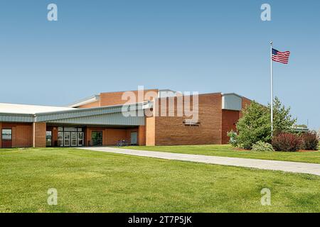 Immagine esterna della South Freemont High School, che mostra la costruzione in mattoni e le finestre a risparmio energetico. Foto Stock