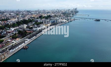 salvador, bahia, brasile - 6 novembre 2023: Vista sul porto della città di Salavdor. Foto Stock