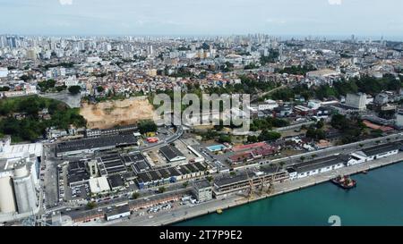 salvador, bahia, brasile - 6 novembre 2023: Vista sul porto della città di Salavdor. Foto Stock