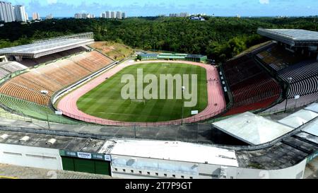 salvador, bahia, brasile - 11 ottobre 2023: Vista aerea dello stadio metropolitano pituacu nella città di Salvador. Foto Stock