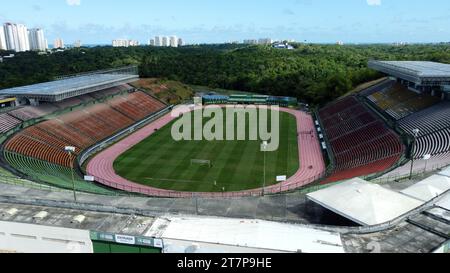 salvador, bahia, brasile - 11 ottobre 2023: Vista aerea dello stadio metropolitano pituacu nella città di Salvador. Foto Stock