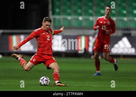 Newport, Regno Unito. 16 novembre 2023. Finley Stevens del Galles in azione. Galles U21 contro Islanda U21, qualificazione al campionato UEFA Euro U21, gruppo i partita al Rodney Parade di Newport, Galles del Sud giovedì 16 novembre 2023. Solo per uso editoriale. foto di Andrew Orchard/Andrew Orchard fotografia sportiva/Alamy Live News Credit: Andrew Orchard fotografia sportiva/Alamy Live News Foto Stock
