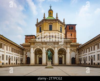 La facciata della Basilica di San Lorenzo a Milano Foto Stock