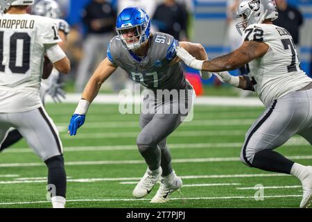 Detroit, mi, USA: Il defensive end dei Detroit Lions Aidan Hutchinson (97) sfugge dalla linea di scrimmage durante una gara NFL contro i Las Vegas Raiders Foto Stock