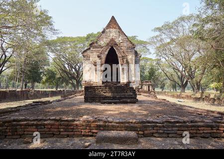 Wat Suan Kaeo Utthayan Yai a si Satchanalai, un'antica città satellite di Sukothai, Thailandia Foto Stock