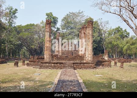 Wat Suan Kaeo Utthayan Yai a si Satchanalai, un'antica città satellite di Sukothai, Thailandia Foto Stock