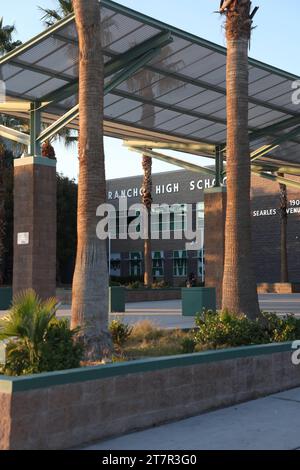 LAS VEGAS, Nevada - 16 NOVEMBRE: Veduta della Rancho High School, dove uno studente del liceo è stato picchiato a morte da 10 compagni di classe tra i 13 e i 17 anni per cuffie e svapo a Las Vegas, Nevada. 16 novembre 2023. Copyright: Xmpi34x Credit: Imago/Alamy Live News Foto Stock