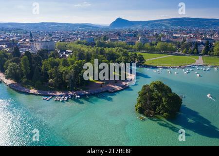Vista aerea del lago di Annecy waterfront in Francia Foto Stock