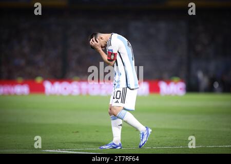 Buenos Aires, Argentina. 16 novembre 2023. L'argentino Lionel messi reagisce durante la partita di qualificazione al campionato del mondo 2026 tra Argentina e Uruguay a Buenos Aires, Argentina, il 16 novembre 2023. Crediti: Martin Sabala/Xinhua/Alamy Live News Foto Stock