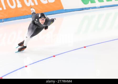 Pechino, Cina. 17 novembre 2023. La Germania Hendrik Dombek gareggia durante il 1° 500m Men Division B nel primo giorno della ISU World Cup Speed Skating al National Speed Skating Oval di Pechino, capitale della Cina, 17 novembre 2023. Crediti: Ding Xu/Xinhua/Alamy Live News Foto Stock