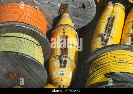 Schiffsausruester im Hafen von Bergen, Norwegen. Schiffsausruester *** Candlery navale nel porto di Bergen, Norvegia Candlery nave credito: Imago/Alamy Live News Foto Stock