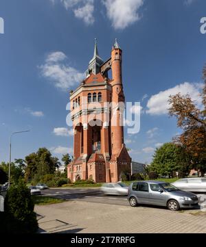 Polen, Breslau, auf dem foto der Wasserturm Breslau auf der ul. Sudecka 125a *** 11 09 2023, Polonia. 11 settembre 2023. Wroclaw, nella foto la torre d'acqua Wroclaw on ul Sudecka 125a Credit: Imago/Alamy Live News Foto Stock