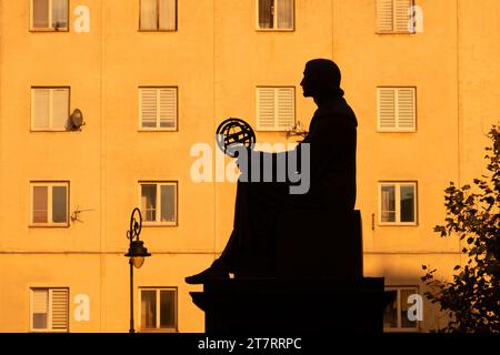 2022-10-25 monumento Copernico a Varsavia in Polonia Foto Stock